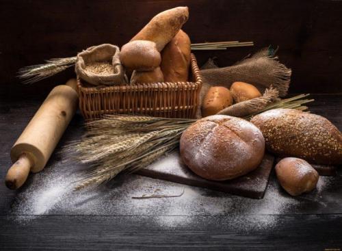 568974-food-wheat-bread-baskets-748x549