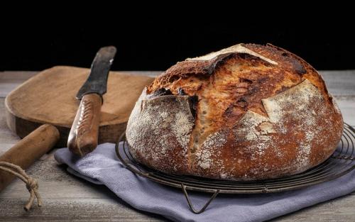 Hot-bread-knife-still-life 1920x1200
